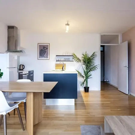 Luxe In Frederiksberg Close To Centrum Lejlighed